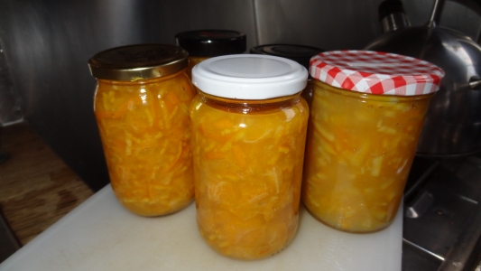 Die Marmeladeproduktion hat begonnen.