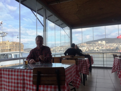 Stephan geniesst den Cay.