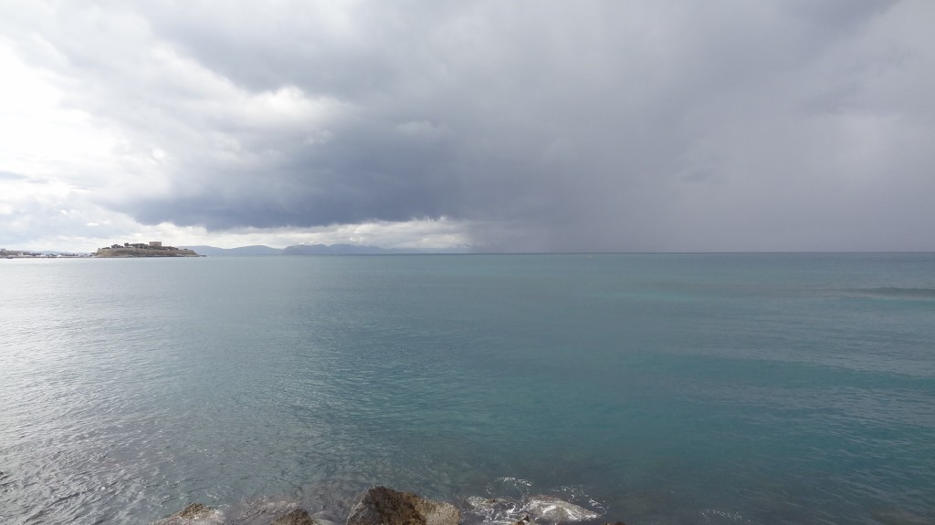 Regen und Sonne mit Blick auf Samos.