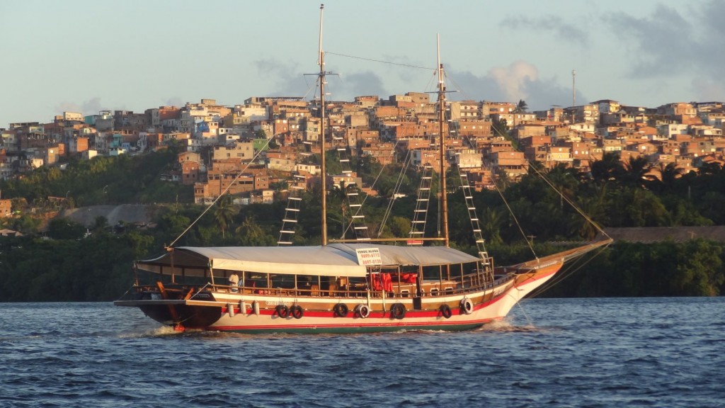 Blick von Bord auf die Buch von Salvador. Wenn das Wasser nur nicht so gestunken hätte,,,