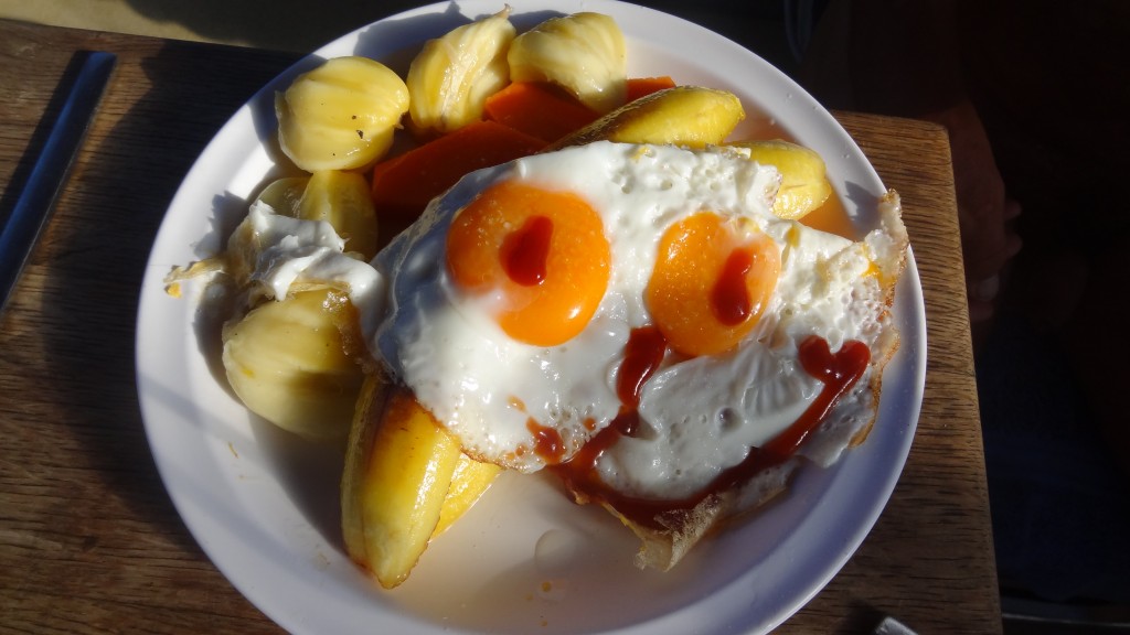 Frühstück - Kochbanane - Spiegelei und Chaca