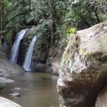 Schöner Wasserfall auf der Ilhabela