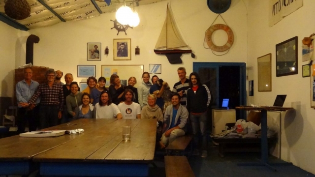 Wir Gäste und ein paar Clubmitglieder des Segelclubs „Vito Dumas“ in Necochea
